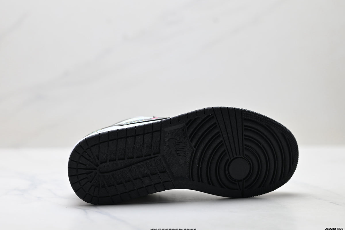 Nike Low-Top Sneakers White Black Graphic Unisex Collaboration Edition Style 54 detail view 9