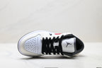 Nike Low-Top Sneakers White Black Red Unisex Collaboration Edition Style 58 detail view 3
