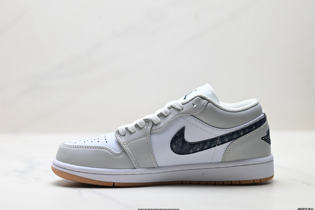 Nike Low-Top Sneakers White Gray Unisex Collaboration Edition Style 59 detail view 4