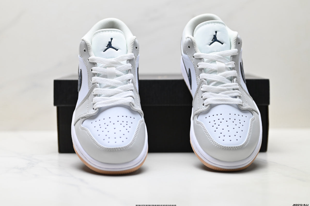 Nike Low-Top Sneakers White Gray Unisex Collaboration Edition Style 59 detail view 8