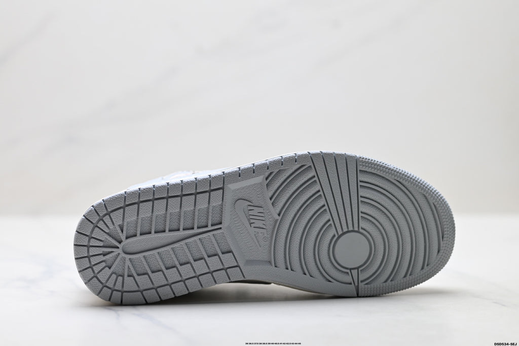 Nike Low-Top Sneakers White Gray Cartoon Unisex Collaboration Edition Style 35 detail view 9