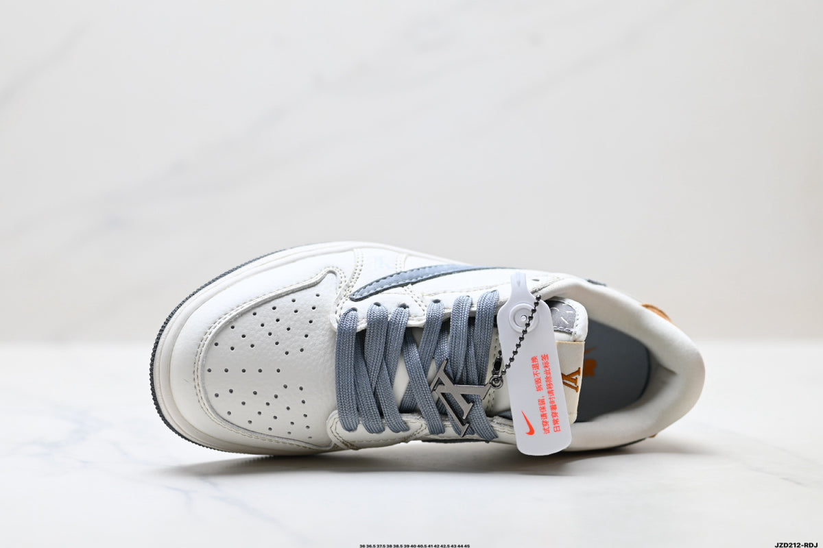 Nike Low-Top Sneakers White Gray Print Unisex Collaboration Edition Style 38 detail view 3