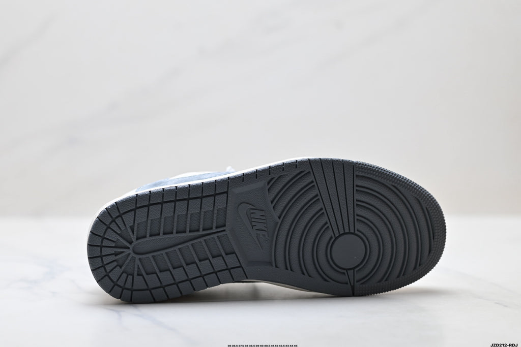 Nike Low-Top Sneakers White Gray Print Unisex Collaboration Edition Style 38 detail view 9