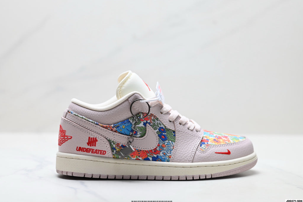 Nike Low-Top Sneakers White Multicolor Monogram Unisex Collaboration Edition Style 02 detail view 2