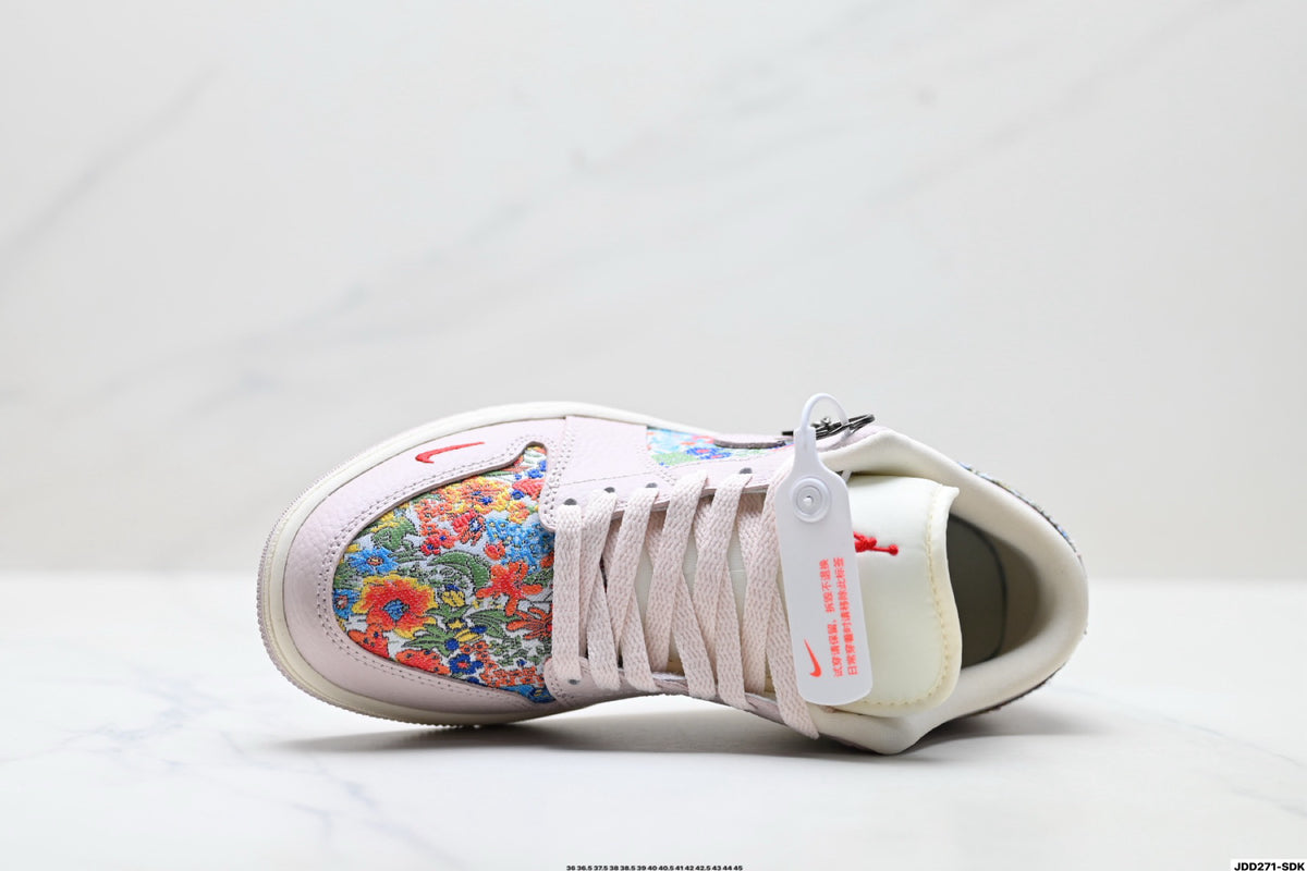 Nike Low-Top Sneakers White Multicolor Monogram Unisex Collaboration Edition Style 02 detail view 3