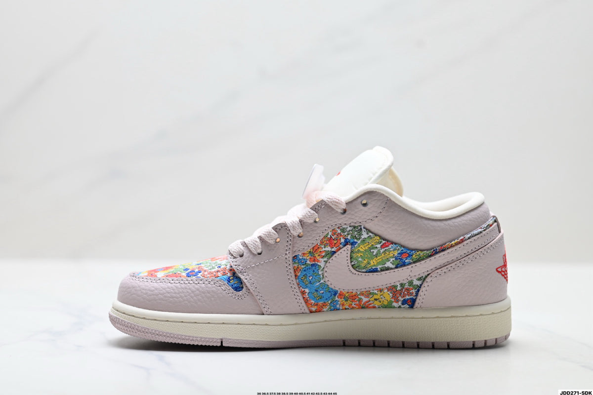 Nike Low-Top Sneakers White Multicolor Monogram Unisex Collaboration Edition Style 02 detail view 4