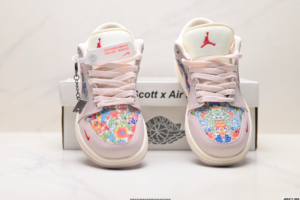 Nike Low-Top Sneakers White Multicolor Monogram Unisex Collaboration Edition Style 02 detail view 8