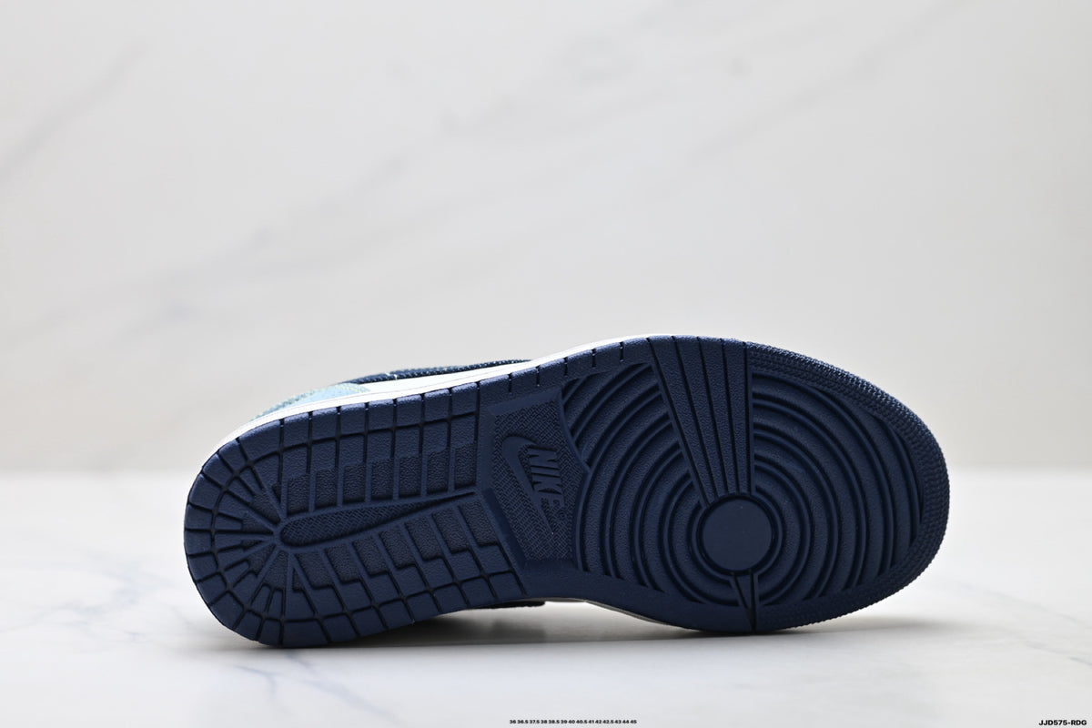 Nike Low-Top Sneakers White Navy Unisex Style 51 detail view 9