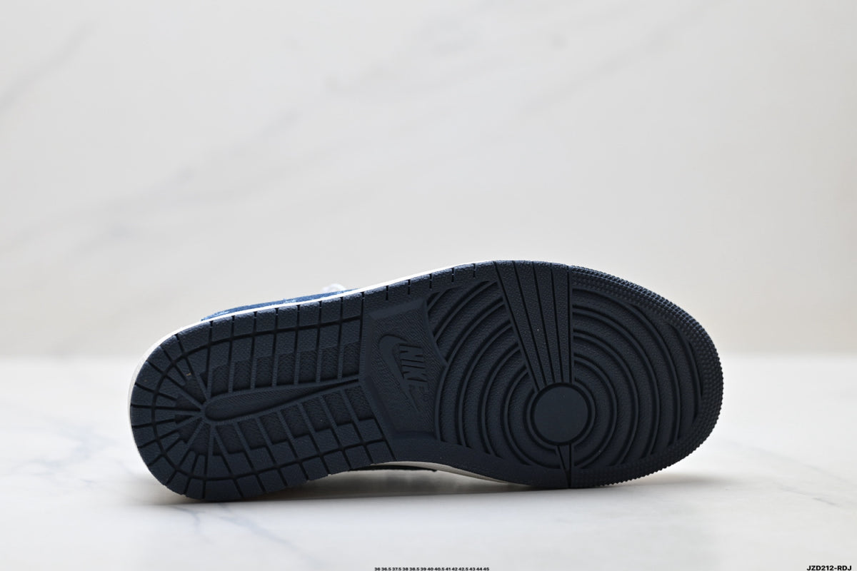 Nike Low-Top Sneakers White Navy Print Unisex Collaboration Edition Style 37 detail view 9