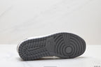 Nike Low-Top Sneakers White Silver Navy Unisex Collaboration Edition Style 08 detail view 9
